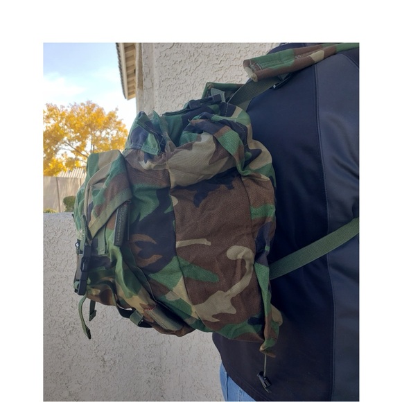 Camouflage Backpack - Picture 2 of 3